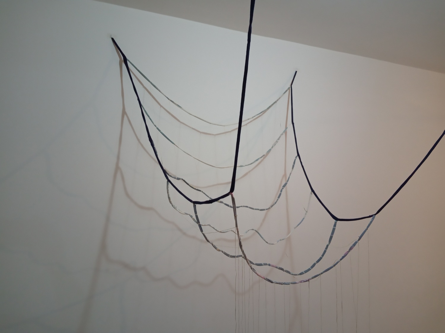 S_T. Instalación, tela y naylon . 2019. MACZUL, muestra colectiva virtual S_T. Instalación, tela y naylon . 2019. MACZUL, muestra colectiva virtual