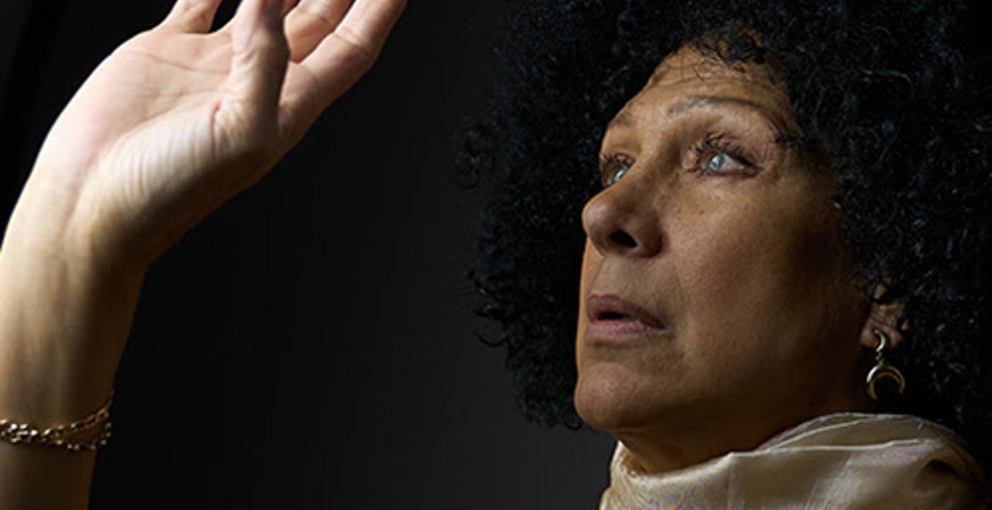 Gledys Ibarra regresa para recordarnos que nada es lo que parece, a través de “La Monstrua”