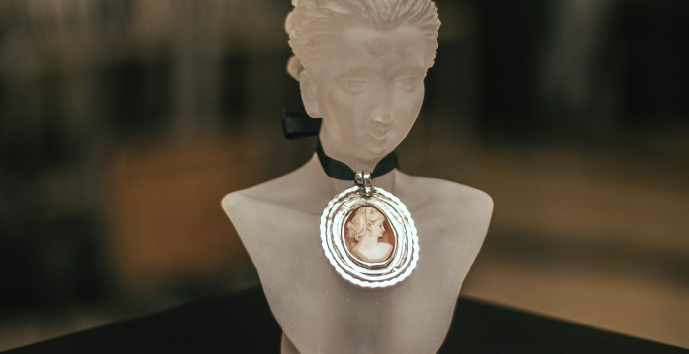 Carolina Valderrama: Orfebrería Contemporánea y Joyería de Autor